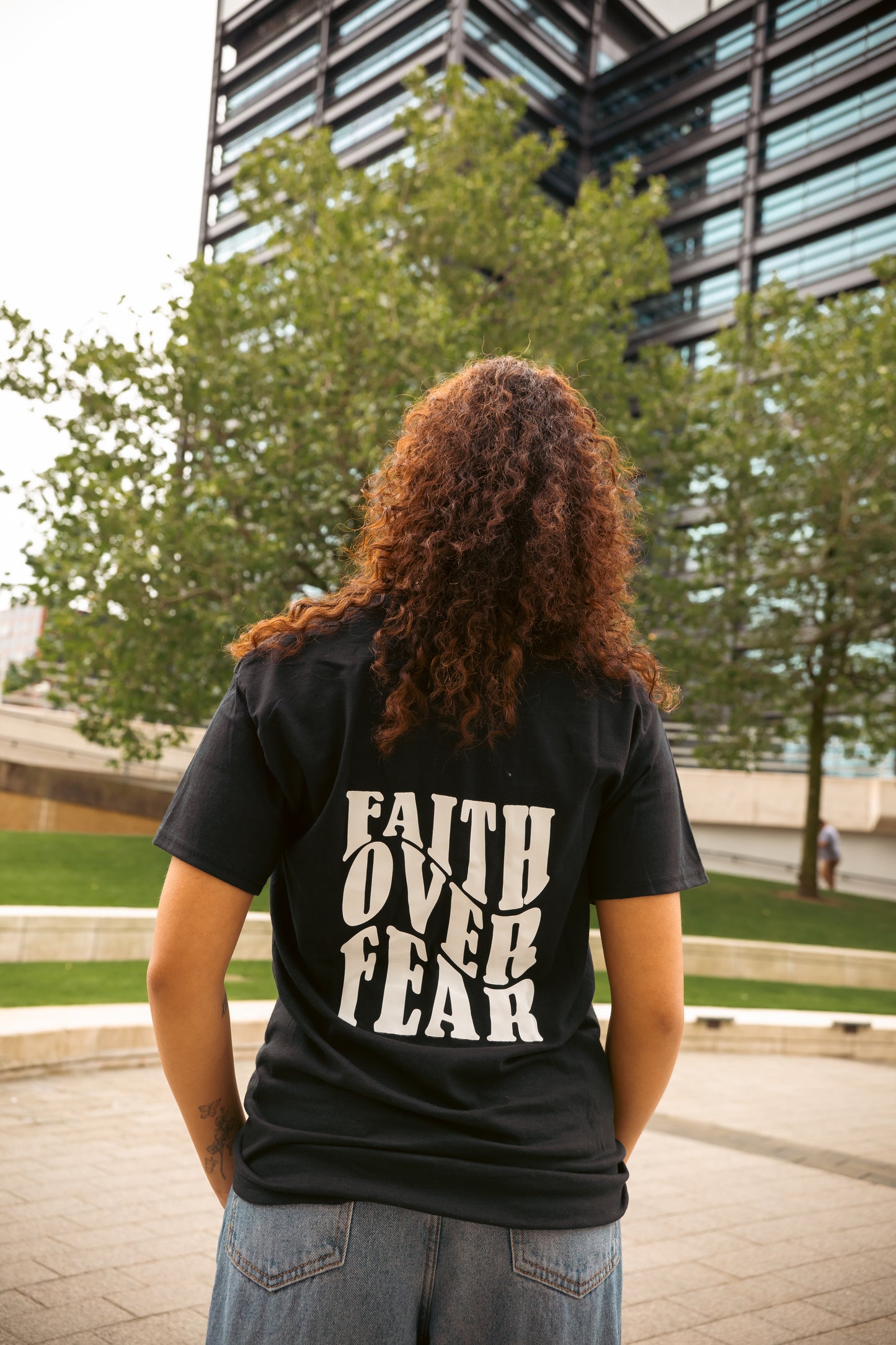 FAITH OVER FEAR PREMIUM TEE | BLACK / WHITE