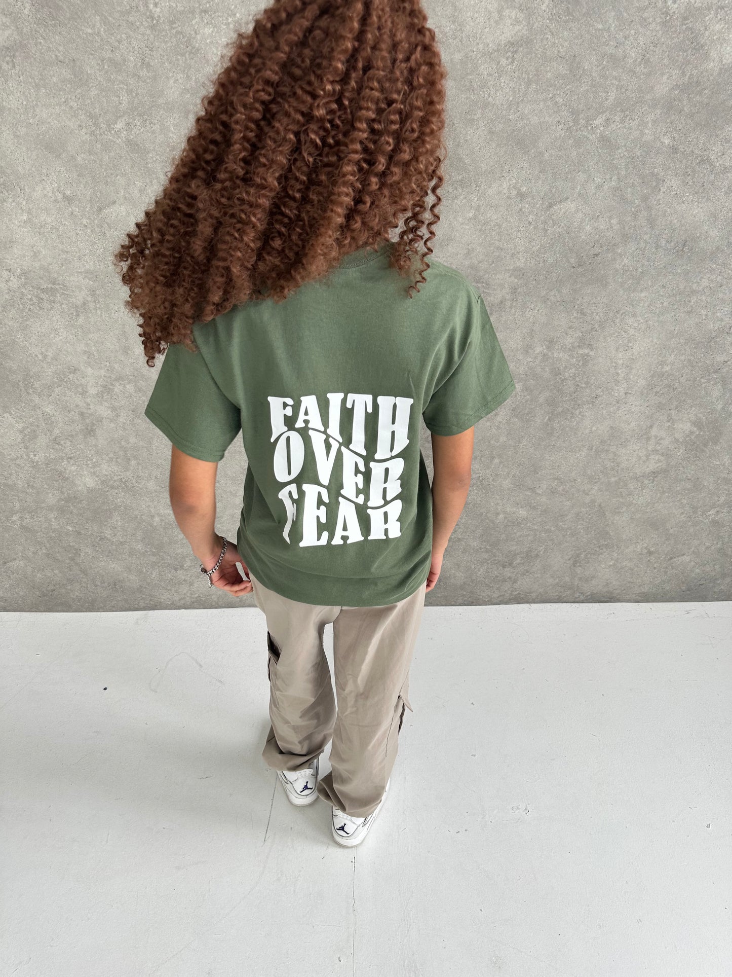 FAITH OVER FEAR PREMIUM TEE | MILITARY GREEN / WHITE
